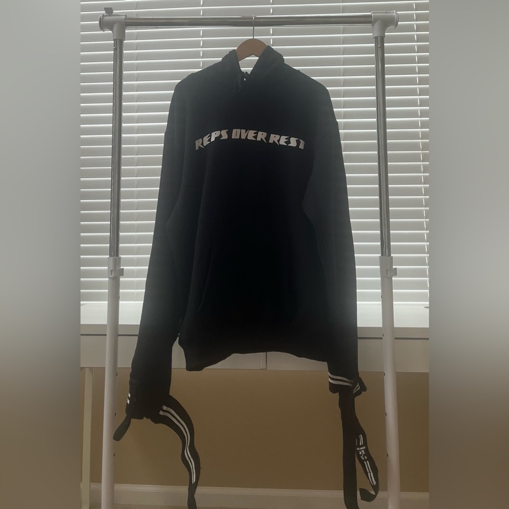 Men's Black Workout Sweatshirt.